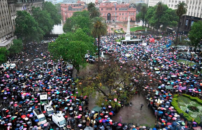Impactante convocatoria en Marcha contra los femicidios